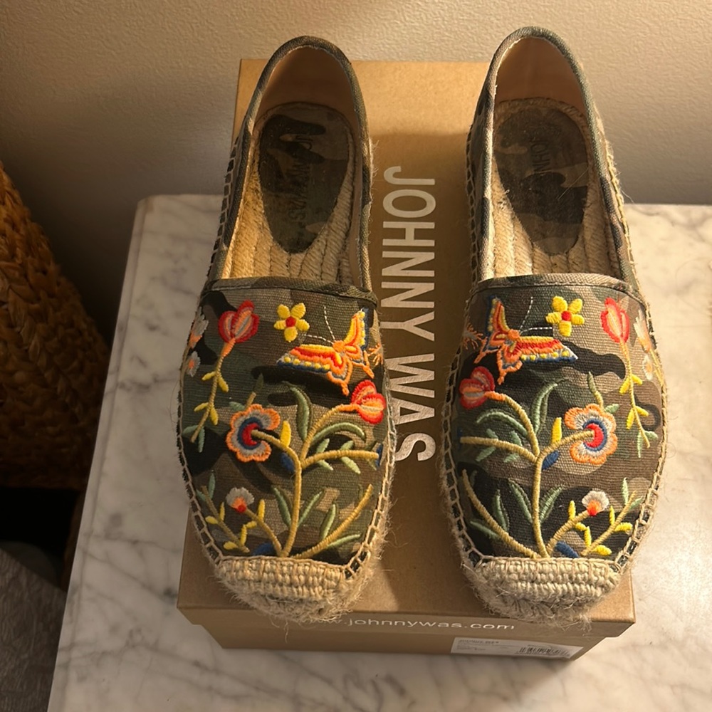 Johnny Was embroidered espadrilles.EUC. Worn once